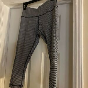 Lululemon NEW yoga pants size 6